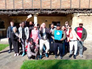 Imagen de la visita de personas participantes del Programa de Asilo y Refugio del Movimiento por la Paz -MPDL- Cantabria al Museo Etnográfico de Muriedas (Cantabria)